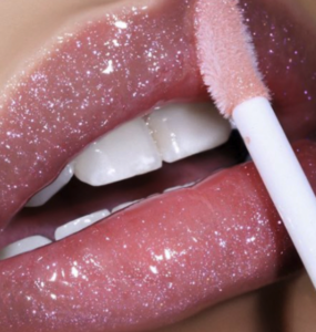 Lip gloss beauty trend