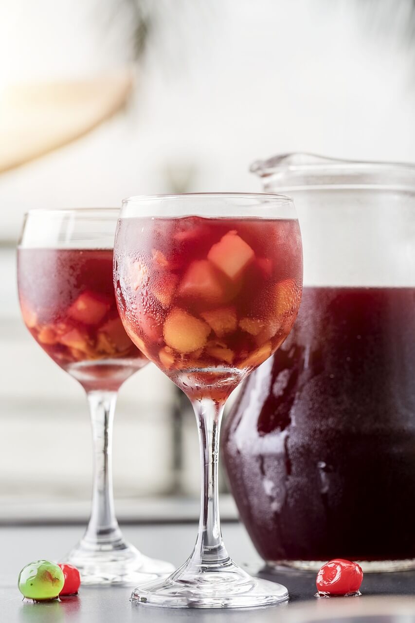 Sangria glasses with fruit 