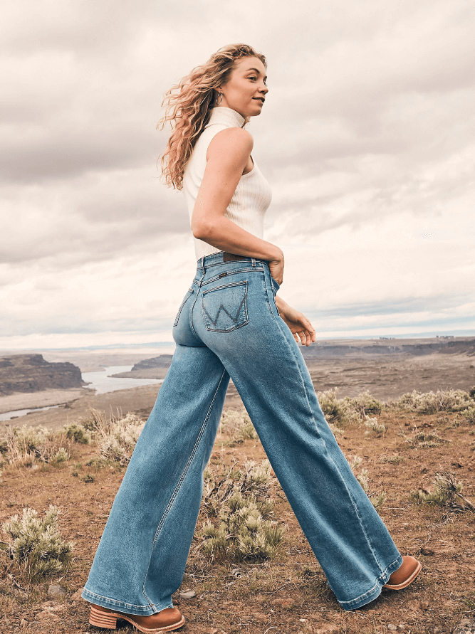Lean into the little details with our Women’s Patch Pocket Wide Leg Jean. Starting with a high-rise waist, this jean descends into an ultra-wide leg for a bold, A-line silhouette with no shortage of volume. It also comes with a button-fly closure, pockets from front to back, and the signature ‘W’ stitching to complete your look with a little Wrangler® authenticity.